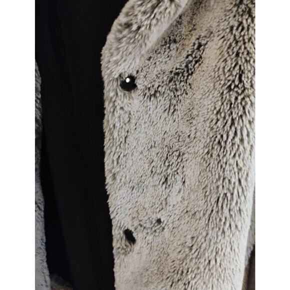 Soft Gray Large Faux Fur Snap Up Jacket.Baggy. Hip Hop. NYC. Trendy. 90s. Y2K. - Picture 10 of 13